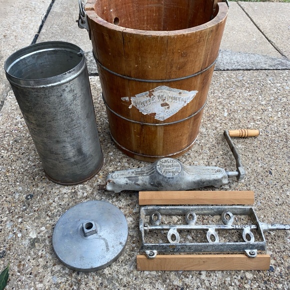 Vintage White Mountain Wooden Ice Cream Maker with Silver Accents - Picture 1 of 14